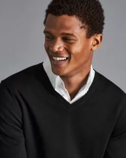 CHARLES TYRWHITT Merino V-Neck Sweater - Black -Charles Tyrwhitt Shop KNJ0066BLK MODEL DETAIL