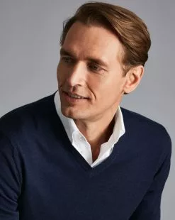 CHARLES TYRWHITT Merino V-Neck Sweater - Navy -Charles Tyrwhitt Shop KNJ0066NAV MODEL DETAIL