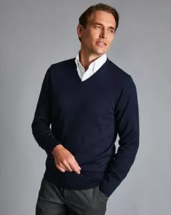 CHARLES TYRWHITT Merino V-Neck Sweater - Navy -Charles Tyrwhitt Shop KNJ0066NAV MODEL FRONT