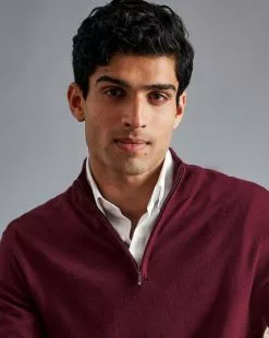 CHARLES TYRWHITT Merino Zip Neck Sweater - Burgundy 10 CHARLES TYRWHITT Merino Zip Neck Sweater - Burgundy -Charles Tyrwhitt Shop KNJ0321BGD MODEL DETAIL