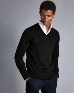 CHARLES TYRWHITT Merino V-Neck Sweater - Dark Ch -Charles Tyrwhitt Shop KNJ0358DCH MODEL FRONT