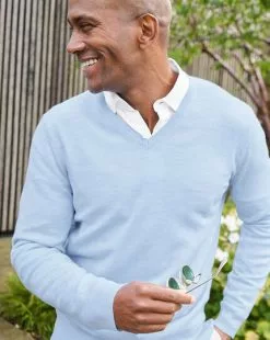 CHARLES TYRWHITT Merino V-Neck Sweater - Light B -Charles Tyrwhitt Shop KNJ0358SKY l