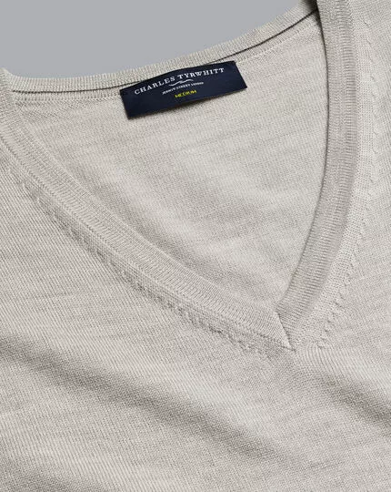 CHARLES TYRWHITT Merino V-Neck Sweater - Silv 3 CHARLES TYRWHITT Merino V-Neck Sweater - Silv