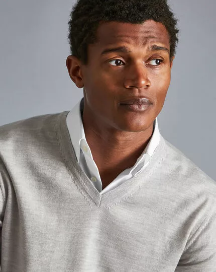 CHARLES TYRWHITT Merino V-Neck Sweater - Silv 5 CHARLES TYRWHITT Merino V-Neck Sweater - Silv - Image 3