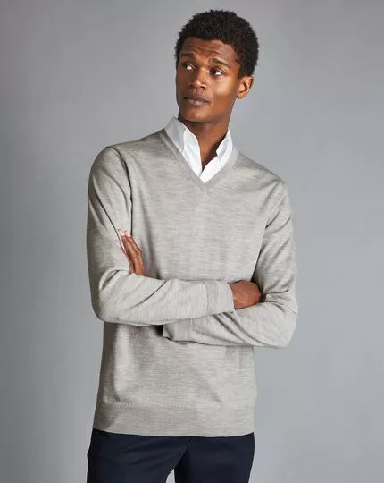 CHARLES TYRWHITT Merino V-Neck Sweater - Silv 4 CHARLES TYRWHITT Merino V-Neck Sweater - Silv - Image 2