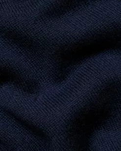 CHARLES TYRWHITT Merino Cashmere Crew Neck Sweater - Navy -Charles Tyrwhitt Shop KNJ0365NAV FABRIC DETAIL