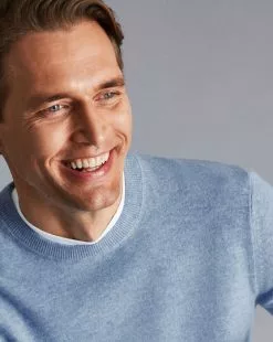 CHARLES TYRWHITT Merino Cashmere Crew Neck Sweater - Sky -Charles Tyrwhitt Shop KNJ0365SKY MODEL DETAIL