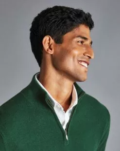 CHARLES TYRWHITT Cashmere Zip Neck Sweater - Dark Green -Charles Tyrwhitt Shop KNJ0385DGN MODEL DETAIL