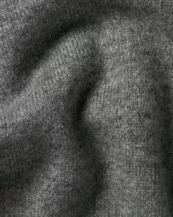 CHARLES TYRWHITT Cashmere Zip Neck Sweater - Grey -Charles Tyrwhitt Shop KNJ0385GRY FABRIC DETAIL