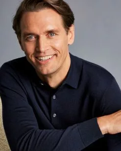 CHARLES TYRWHITT Merino Polo Sweater - Navy -Charles Tyrwhitt Shop KNJ0394NAV MODEL DETAIL