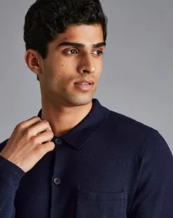 CHARLES TYRWHITT Merino Shirt Cardigan - Navy 11 CHARLES TYRWHITT Merino Shirt Cardigan - Navy -Charles Tyrwhitt Shop KNJ0422NAV MODEL DETAIL
