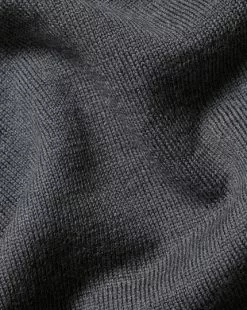 CHARLES TYRWHITT Merino V-Neck Sweater - Grey -Charles Tyrwhitt Shop KNJ0429GRY FABRIC DETAIL