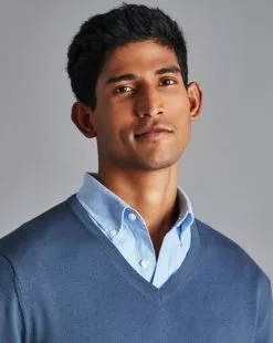 CHARLES TYRWHITT Merino V-Neck Sweater - Steel B -Charles Tyrwhitt Shop KNJ0429STL MODEL DETAIL
