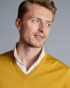 CHARLES TYRWHITT Pure Merino V-Neck Sweater - Yellow -Charles Tyrwhitt Shop KNJ0437YLW MODEL DETAIL