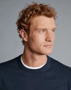 CHARLES TYRWHITT Combed Cotton Crew Neck Sweater - Dark Navy -Charles Tyrwhitt Shop KNJ0442DNY MODEL DETAIL