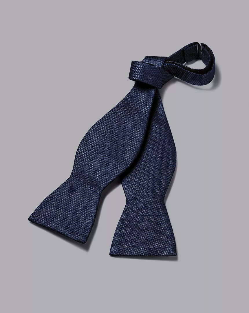 CHARLES TYRWHITT Silk Self-Tie Bow Tie - Navy 3 CHARLES TYRWHITT Silk Self-Tie Bow Tie - Navy