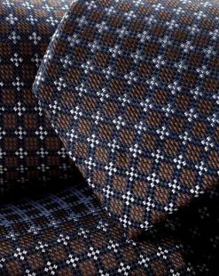 CHARLES TYRWHITT Stain Resistant Patterned Silk Tie - Indigo Blue & G -Charles Tyrwhitt Shop TIC2048IDG DETAIL