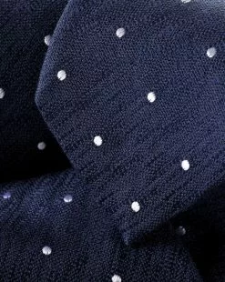 CHARLES TYRWHITT Silk Wool Blend Spot Slim Tie - Indigo B 5 CHARLES TYRWHITT Silk Wool Blend Spot Slim Tie - Indigo B -Charles Tyrwhitt Shop TIC2059IDG DETAIL