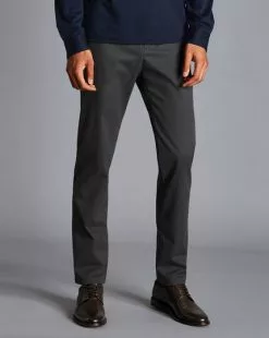 CHARLES TYRWHITT Ultimate Non-Iron Chinos - Dark Grey -Charles Tyrwhitt Shop TRC0270DGY MODEL FRONT