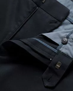 CHARLES TYRWHITT Ultimate Non-Iron Chinos - Navy -Charles Tyrwhitt Shop TRC0270NAV FABRIC DETAIL
