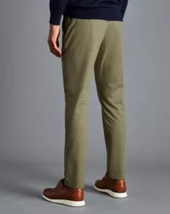 CHARLES TYRWHITT Ultimate Non-Iron Chinos - Olive Green -Charles Tyrwhitt Shop TRC0270OLV MODEL BACK