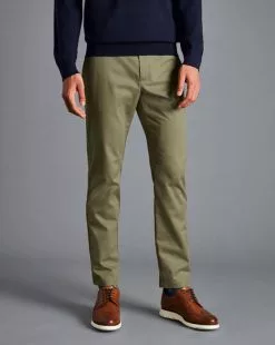 CHARLES TYRWHITT Ultimate Non-Iron Chinos - Olive Green -Charles Tyrwhitt Shop TRC0270OLV MODEL FRONT