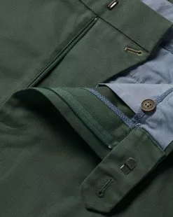 CHARLES TYRWHITT Ultimate Non-Iron Chinos - Dark Green -Charles Tyrwhitt Shop TRC0277DGN FABRIC DETAIL