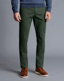 CHARLES TYRWHITT Ultimate Non-Iron Chinos - Dark Green -Charles Tyrwhitt Shop TRC0277DGN MODEL FRONT