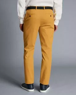 CHARLES TYRWHITT Ultimate Non-Iron Chinos - Yellow -Charles Tyrwhitt Shop TRC0277YLW MODEL BACK